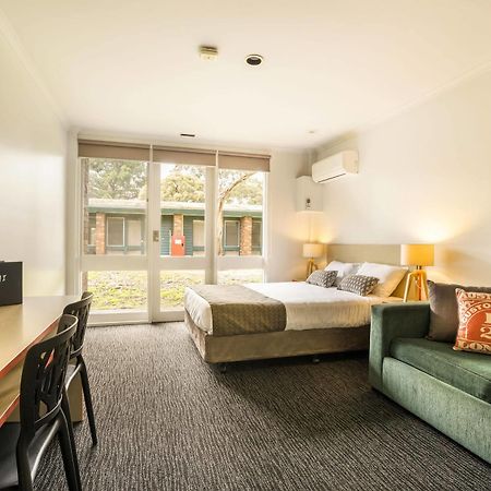 Burvale Hotel Nunawading Exterior photo