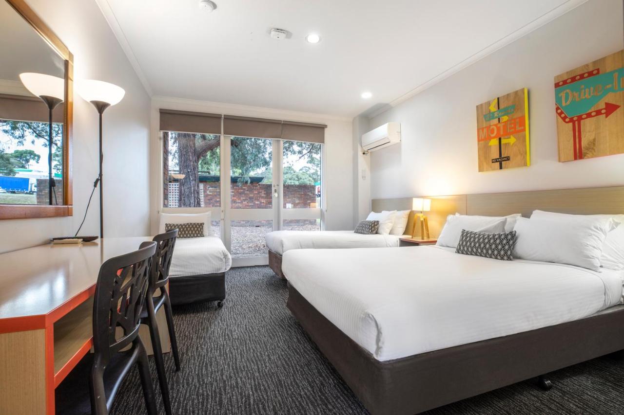 Burvale Hotel Nunawading Exterior photo