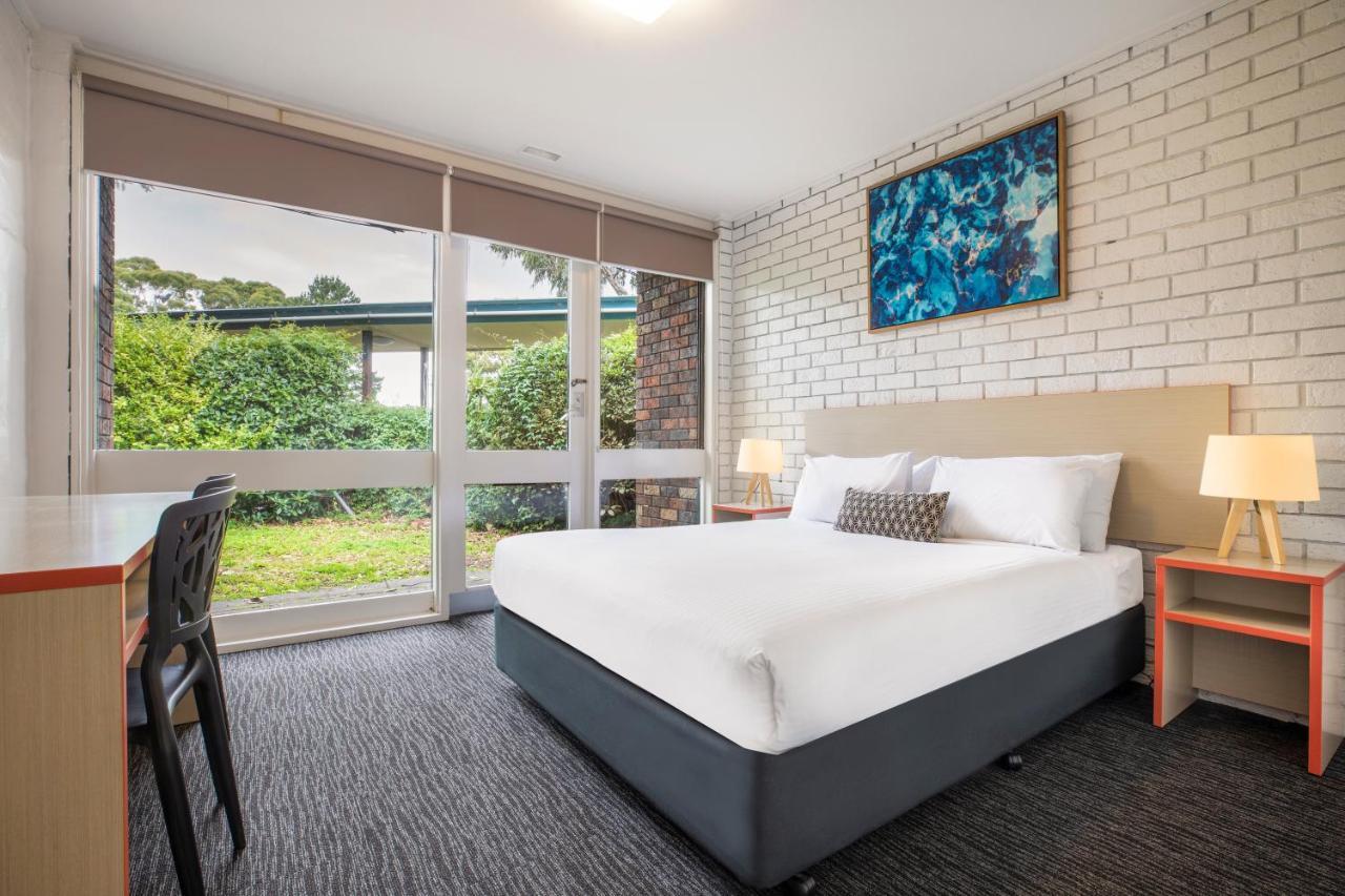 Burvale Hotel Nunawading Exterior photo