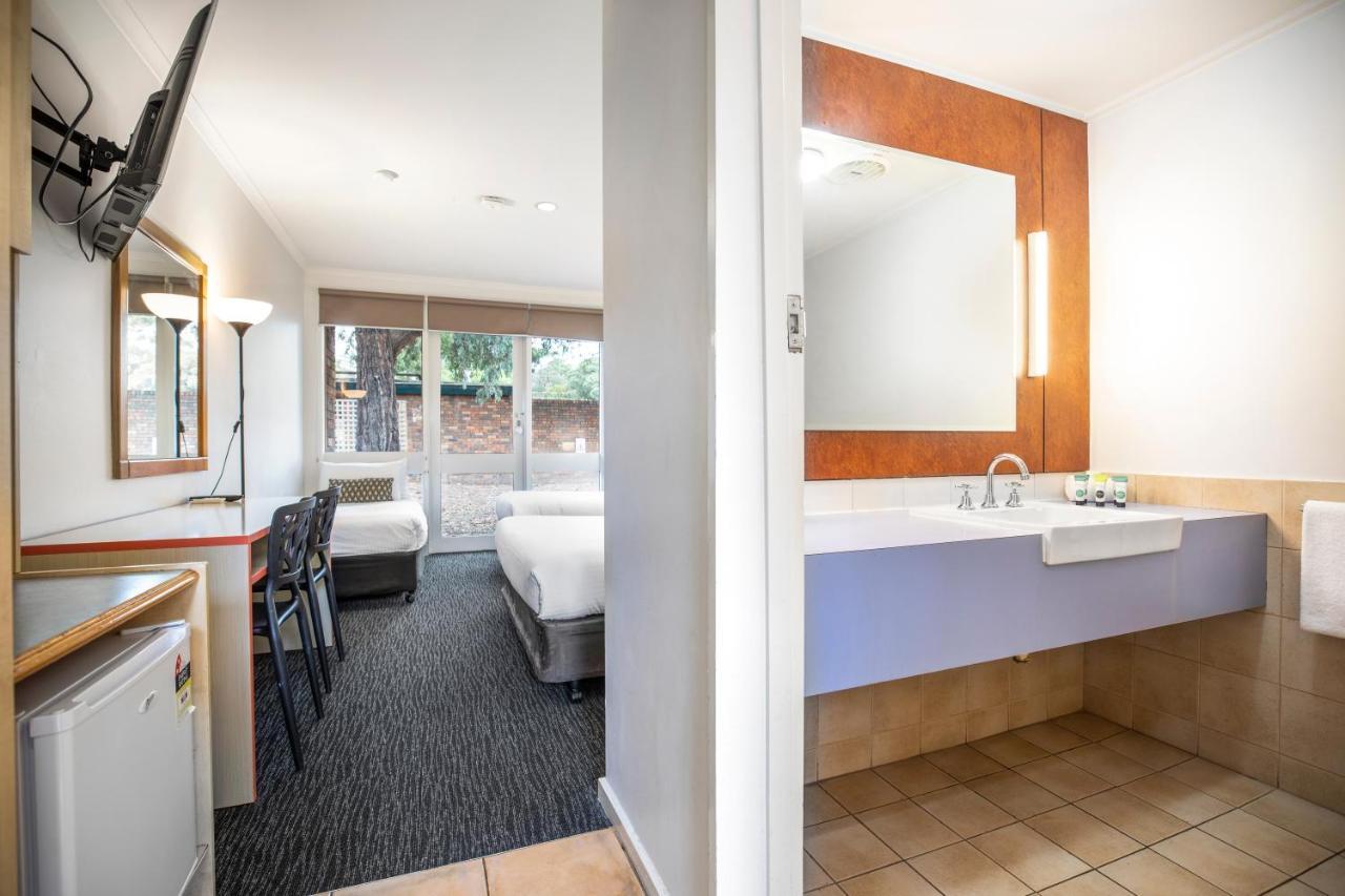 Burvale Hotel Nunawading Exterior photo
