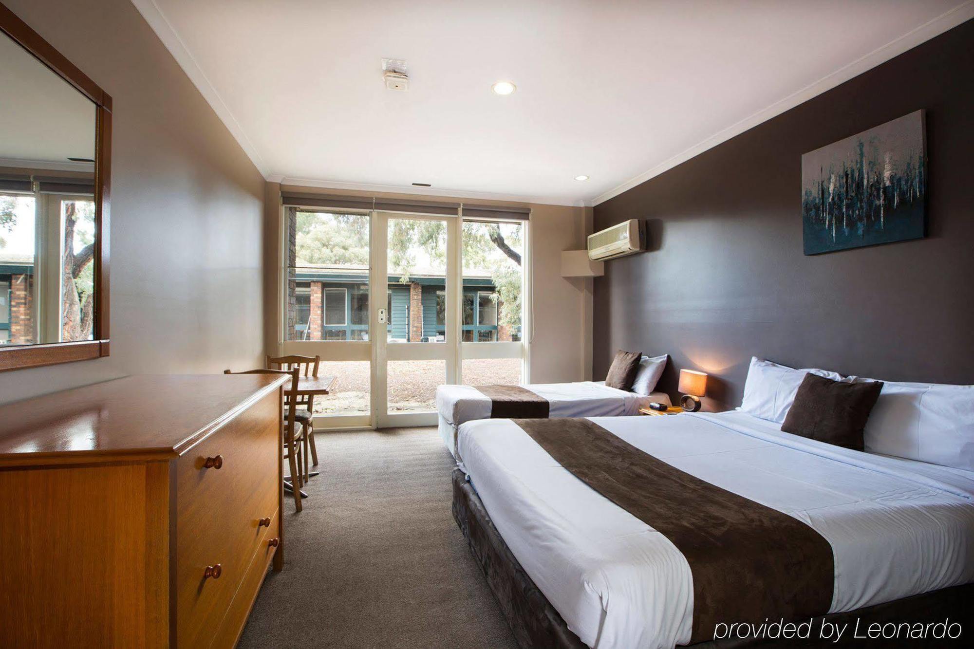 Burvale Hotel Nunawading Exterior photo