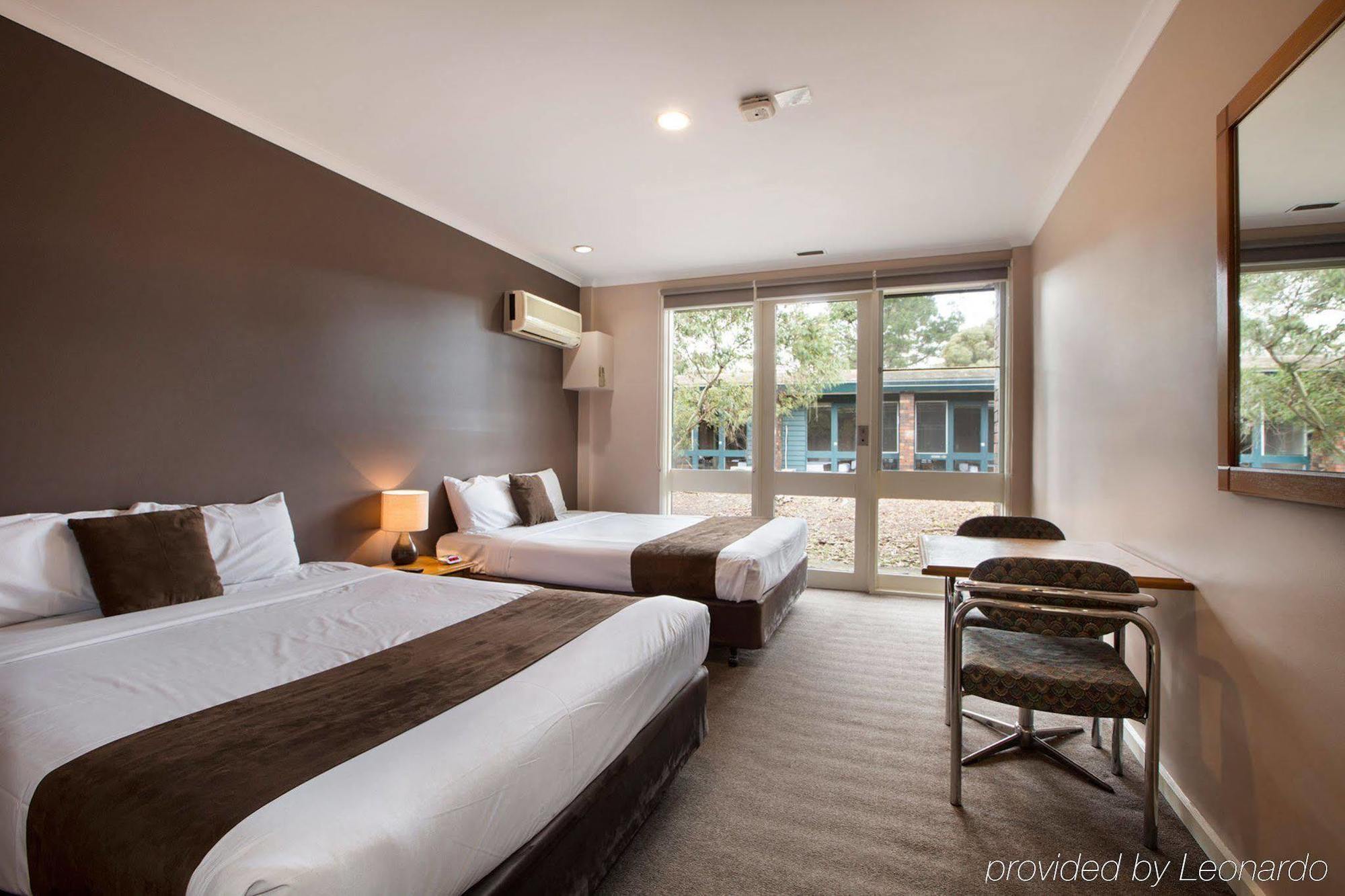 Burvale Hotel Nunawading Exterior photo